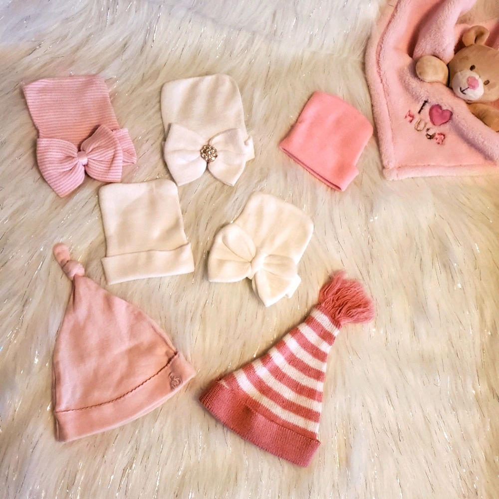 Newborn baby girl benies